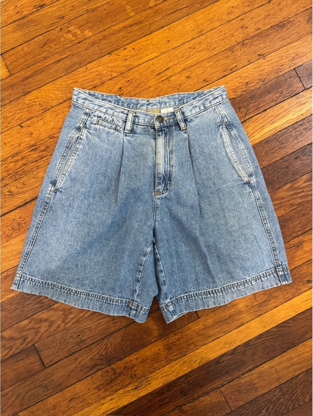 Vintage 90's Lizwear Liz Claiborne Pleat Front Denim Short, Size 8